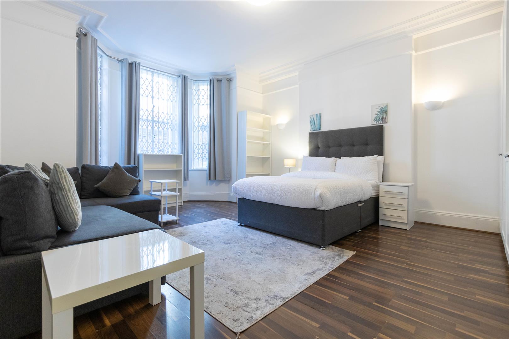 4 bed property in Cumberland Mansions, London